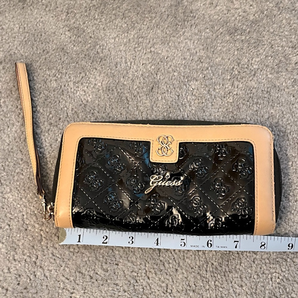 Guess wallet/wristlet